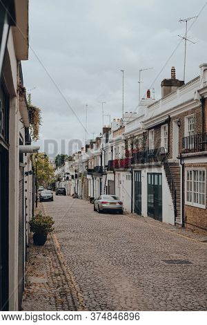 London, Uk - June 20, 2020: Rows Of Townhouses On Holland Park Mews. Houses In Mews Are One Of The M