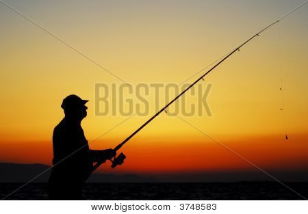 Un pescatore al tramonto