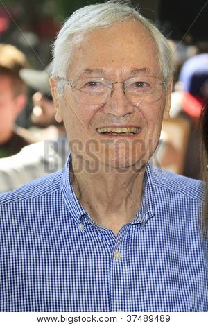LOS ANGELES - OCT 3: Roger Corman in einer Zeremonie als Gale Anne Hurd ist mit einem Stern auf der Holl geehrt