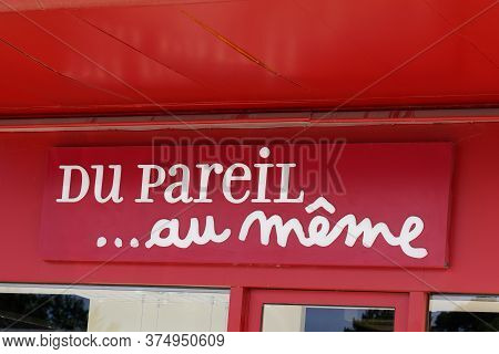 Bordeaux , Aquitaine / France - 06 24 2020 : Du Pareil Au Meme Logo Sign Red On Facade Store Dpam Of