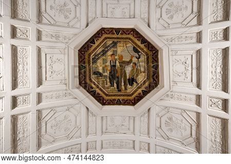 Moscow, Russia - Jan 1 , 2022: Belorusskaya Metro Station In Moscow, Along The Zamoskvoretskaya Line