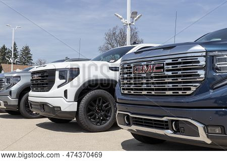 Gmc Sierra 1500 Pickup Display At A Dealership. Gmc Offers The Sierra In Hd, Hd Pro, At4 And Denali