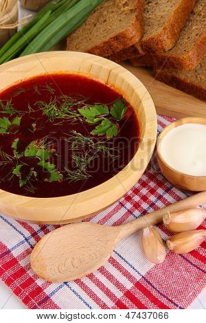Vynikající boršč v tabulce detail