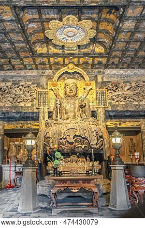Kamakura, Japan - March 18, 2023: The Jizo Bosatsu Statue In The Butsuden Hall In The Kencho-ji Temp