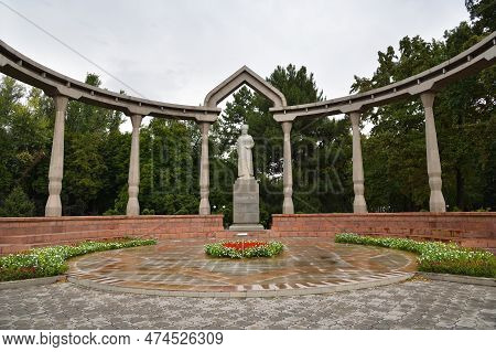 Kurmanjan Datka Monument, Bishkek, Kyrgyzstan