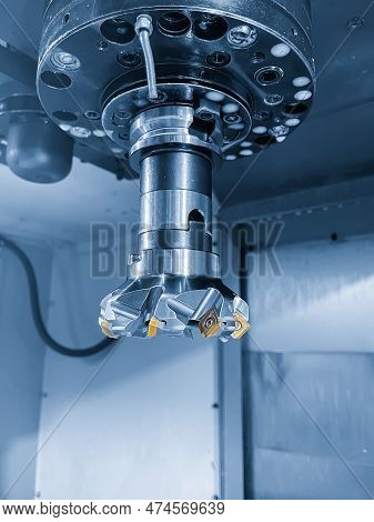 Cnc Machining Center Spindle With An Face Mills Carrying, Insert Holder Chuck, Blue Colour, Selectiv