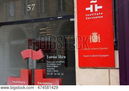 Bordeaux , Aquitaine  France - 04 10 2023 : Instituto Cervantes Entrance Spanish Teaching Learning A