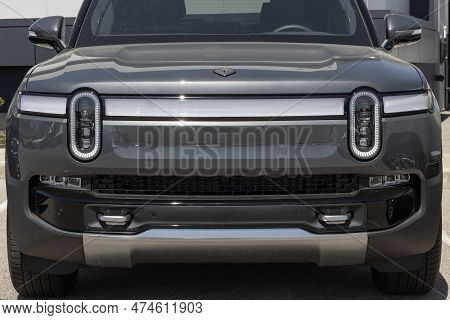 Rivian R1S Ev Electric Vehicle Display At A Dealership. Rivian Offers The R1S In Adventure And Launc