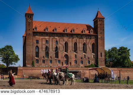 Gniew, Poland, Aug 2020 Castellan Introducing Hussars, Horseman Warriors For The Battle Of Gniew, Po