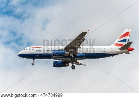 London, England - August 22, 2016: G-ttoe British Airways Airbus A320 Landing In International Londo