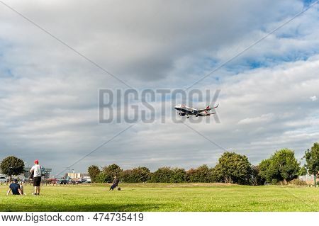 London, England - August 22, 2016: G-euyr British Airways Airbus A320 Landing In London Heathrow Int
