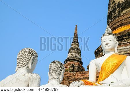 Beautiful View Of The Pagodas And Buddhas Of Ayutthaya Ruins, At Wat Ratchaburana And Wat Phra Si Sa