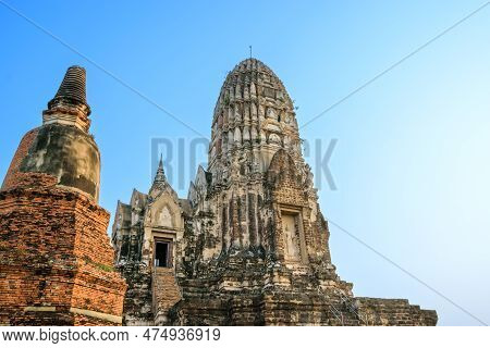 Beautiful View Of The Pagodas And Stupas Of Ayutthaya Ruins, At Wat Ratchaburana And Wat Phra Si San