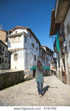 Gelukkige vrouw in Candelario