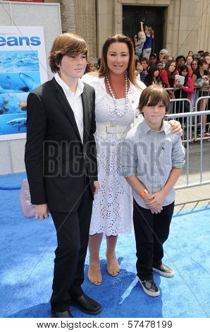 Keely Shaye Smith and Children at the 