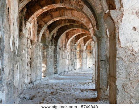 Arch galleri i gamle amfiteater