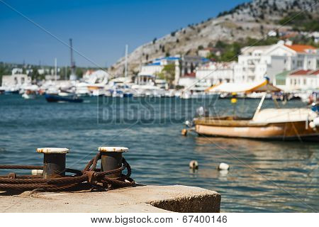 Mooring bollard