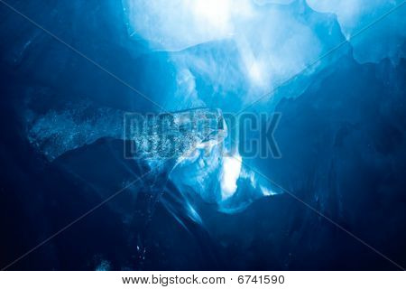 blau Eishöhle