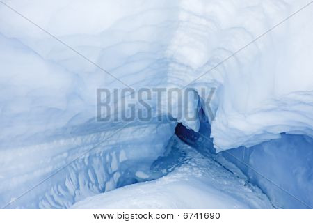 blau Eishöhle