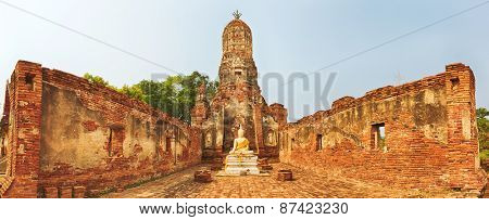 Buddha statue in Wat Cherng Tha. Ayutthaya historical park. Panorama
