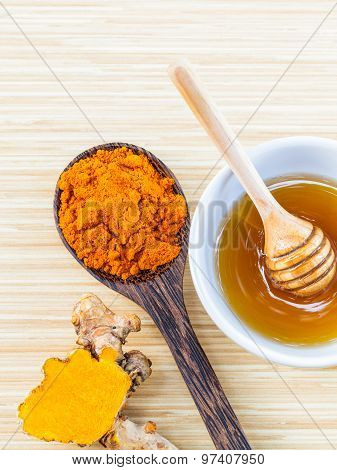 Natural Spa Ingredients . - Tumaric And Honey  For Skin Care.