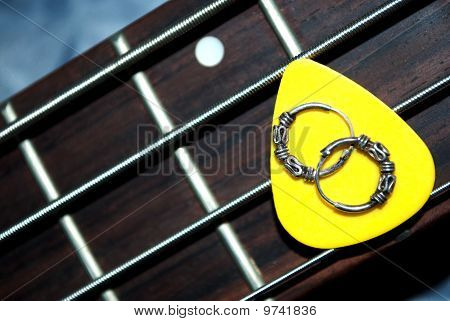 ต่างหูกลาง Fretboard