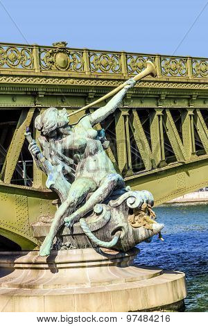 Sculpture At Pont De Grenelle - Paris