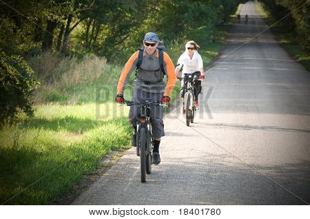 dvě cyklista cyklistika