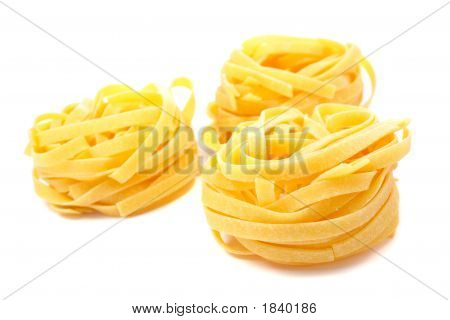 Tre nidi di Pasta cruda