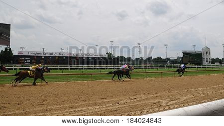 horse race at Churchill Downs, May 27th, 2016
