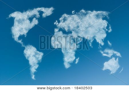 mapa del mundo en forma de nubes en el cielo