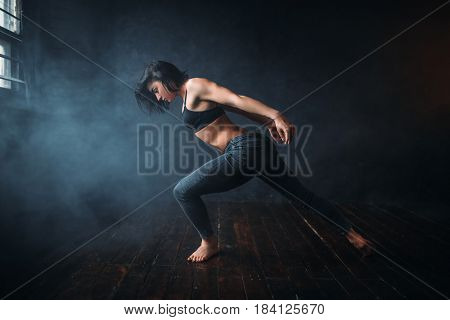 Contemp dancing female performer in dance class