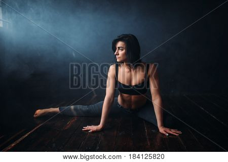 Contemp dancing female performer in dance class