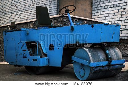 Road roller for repair of roads and construction of new road sections