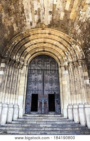 Entrance door, Lisbon Cathedral church Se (Santa Maria Maior de Lisboa), Portugal