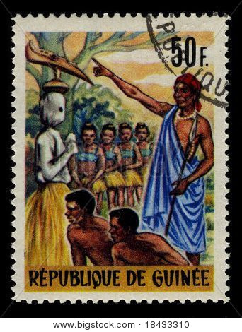 GUINEA - CIRCA 1966: Et frimærke, trykt i GUINEA viser guineanske Voodoo Festival circa 1966.