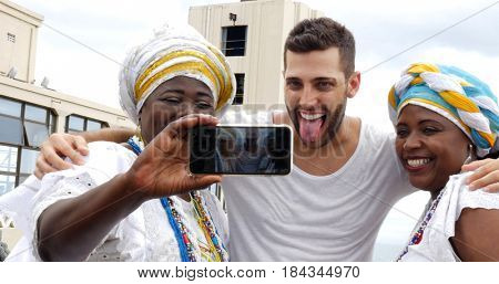 Tourist taking a selfie with tradicional Brazilian Women - Baianas