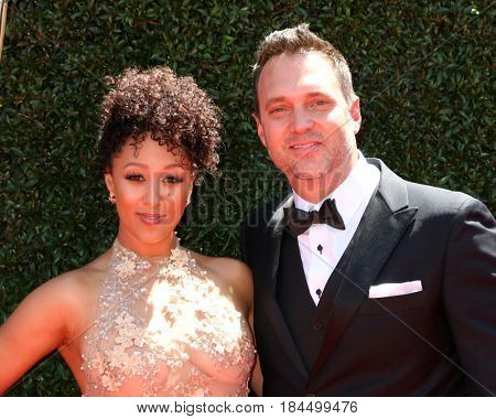 LOS ANGELES - APR 30:  Tamera Mowry-Housley, Adam Housley at the 44th Daytime Emmy Awards - Arrivals at the Pasadena Civic Auditorium on April 30, 2017 in Pasadena, CA