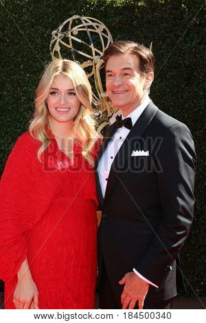 LOS ANGELES - APR 30:  Daphne Oz, Mehmet Oz at the 44th Daytime Emmy Awards - Arrivals at the Pasadena Civic Auditorium on April 30, 2017 in Pasadena, CA