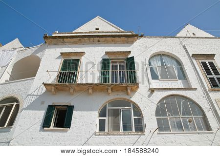Characteristic alleyway of Locorotondo. Puglia. Southern Italy.