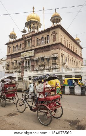 DELHI INDIA - JUL 7 : traffic in front of sisganj gurdwara in chandni chowk at old delhi this temple is famous place of delhi on july 7 2015 india