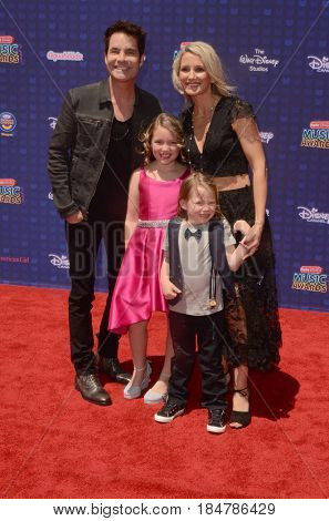 LOS ANGELES - APR 29:  Patrick Monahan, family at the 2017 Radio Disney Music Awards at the Microsoft Theater on April 29, 2017 in Los Angeles, CA