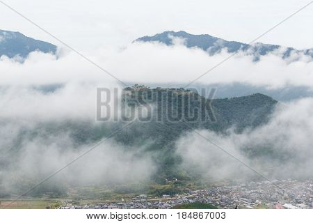 Takeda Castle and sea of cloud