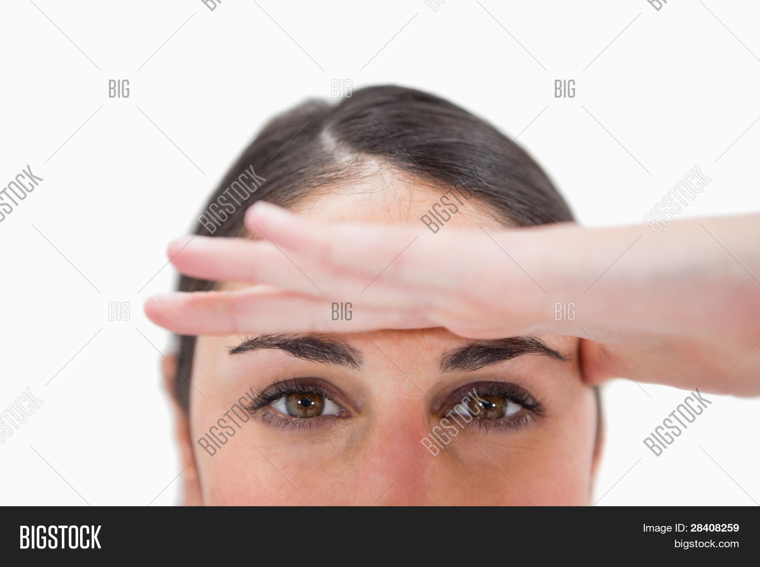 Вертикальные морщины на лбу. Идти в лоб. Идти в лоб. Лоб старого человека. Постучать пальцем по лбу.