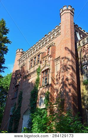 The Ancient Palace In The Gothic Style Against The Blue Sky In Manor  Dakhovsky, Leskovo, Cherkasy R