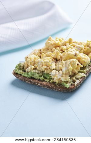 Sandwich With Scrumble Egg And  An Avocado