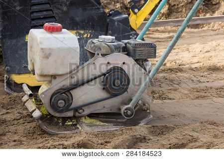 Vibratory Plate Compactors Are Engine-powered, Walk-behind Machine