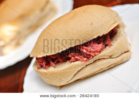 Pandesal asiatiske brød boller Sandwich med sprængt oksekød påfyldning