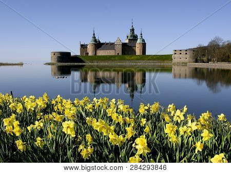 Kalmar Castle A Sunny Spring Day With Flowers Daffodils