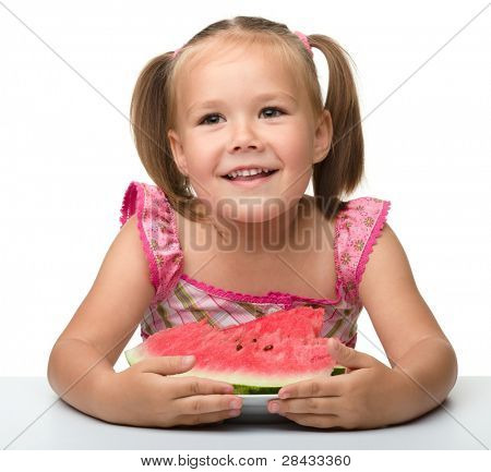 Söt liten flicka är gungy att äta vattenmelon, isolerade över vita